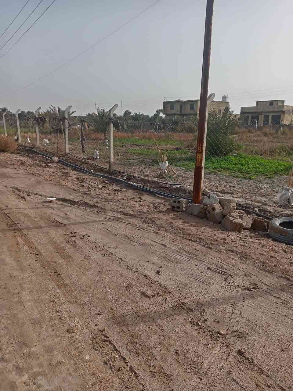 السلام عليكم ١٧٠٠،،دونم اله طابو اسهم بسمي تحول على طريق السفينه خلف ثانويت الواثق السياحي الثاني وجه ٤٦ والنزال ٣٧ ماء كهرباء متوفره ***********
