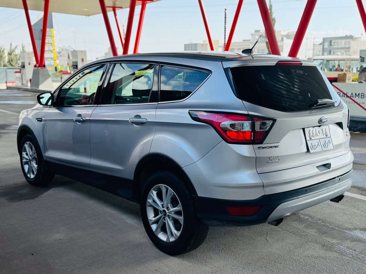 فۆرد ئیسکەیپ ٢٠١٧
پارچەیەک و پەڵەیە بێ ناوگرتن 
بێساردو شوخت بێ ئەیرباگ 
مەکینە ١٥ توربۆ 
سەیارەیەکی زۆر جوان و بێ مەسرەف 
مواسەفات se
٨٦$ گەڵا و مەجال
سەیارەی ماڵ خۆمانە
*********** واتساپ السليمانية, العراق
