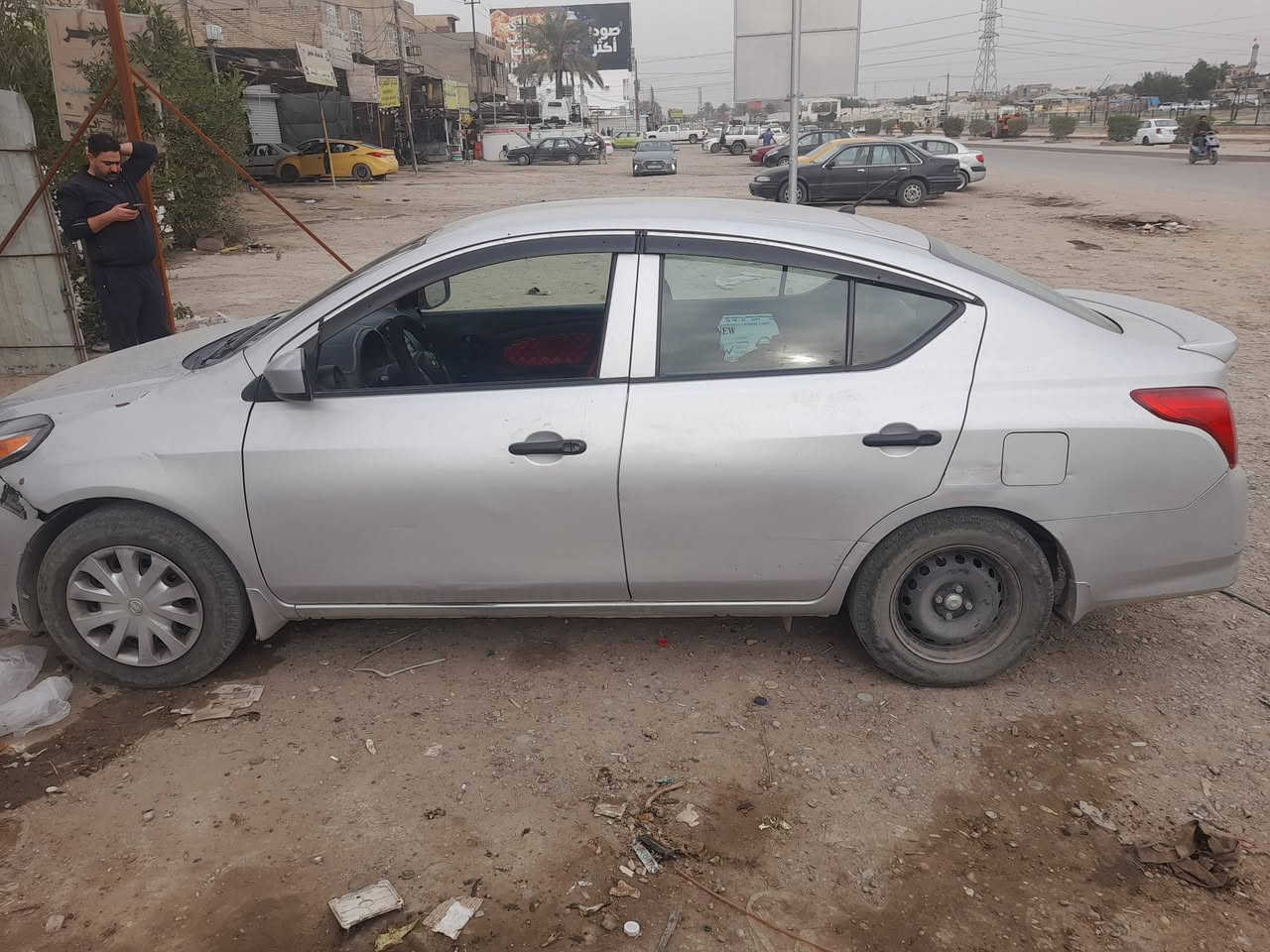 سلام عليكم نيسان فيرسة موديل ١٩ وارد امريكي حادثه جاملغ أمامي سيارة نضيفة يرادله ترتيب فقط سعر ٨٥ وبيه مجال حك جيه مكان دورة رقم ***********
