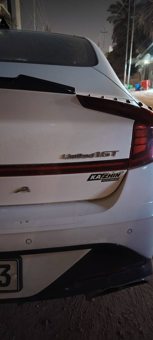 سلام عليكم للبيع او المراوس
📍 الموديل: سوناتا 2021 لمتدد
📍 المسافة المقطوعة:80,000 كم
📍 حجم المحرك: 1.6T
📍 الحالة: حادث خلفي (جاملغ + باب) صبغ

🔥 الميزات الداخلية والخارجية

📌 التجهيزات الفخمة

Head-Up Display
 (عرض بيانات السرعة والراديو على الزجاج)
ركن عن بعد
تقديم وارجاع السياره من البصمه
تشغيل عن بعد 
تدفئة وتبريد المقاعد
شاحن لاسلكي
سقف بانورامي
شاشة بدعم
✔️ Apple CarPlay
✔️ Android Auto
نظام صوت ممتاز: 12 سماعة BOSE
عدادات سرعة Digital

🪟 الراحة والتحكم

أبواب بدون مفتاح (بصمة) للسائق والراكب
هيتر بالمقود (Steering Heater)
مقاعد جلد كهربائية + ذاكرة إعدادات
هاند بريك كهربائي + Auto Hold
أربعة وضعيات للقيادة:
✔️ Normal
✔️ Sport
✔️ Smart
✔️ Custom
شفتات على المقود (Paddle Shifters)
إضاءة داخلية LED

🎥 الأنظمة الذكية والسلامة

كاميرات 360°
رادارات أمامية + خلفية + جانبية
نظام مراقبة النقطة العمياء
حساس تجاويز جانبي
كاميرات مرتبطة بالإشارات
توقف ذاتي أمامي وخلفي
مثبّت سرعة
تعتيم تلقائي بالمرآة الوسطية
المرآة تنزل مع الرجوع للخلف

💡 الإضاءة
ليت زينون 4 عدسات
بك لايت LED متصل

💰 السعر
💵 180 + قابل للتفاوض
📌 مكان السيارة: نجف
📞 للاستفسار:
***********
