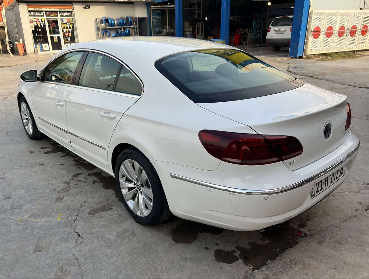 السلام عليكم 
للبيع 
فولكسواغن باسات سي سي خليجي
موديل ٢٠١٣ 
رقم سليمانية الدولي الجديد
باسمي سنوية وهزه جدد

بدون ضرر بدون صبغ بدون ايرباك 
فقط بارد قليل بباب الصدر 

المواصفات 

بصمة 
جام يصعد وينزل بالريموت 
شاشة و سيدي چينچر ٦ اقراص 

حساس امامي خلفي جانبي بشكل رادار يظهر بالشاشة 
تبريد قطعتين 
تحكمات ستيرن 
كروز سرعة 
هاند بريك بصمة 
اوتو هولد
نظام ركن ذاتي اوتو بارك
ويل كب حجم ١٧ بلادي 
كشن كهرباء

جاهزة مابيها نقص 
مسويلهه ادامة كاملة 
عبوة فيت بم جديدة اصلية وفلاتر 
ومي اصلي و مراوح جدد و راديتر جديد 
واتربم و ولف حماوة جديد 

حجم المحرك  اربعة سلندر ٢٠٠٠ توربو

الگير ٦ نمر المرغوب 

السعر ١١٢ ورقة 

العنوان : ديالى - بعقوبة 
للاتصال : *********** بعقوبة, ديالى
