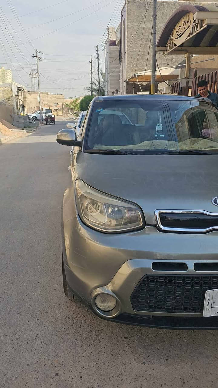سيارة صول ٢٠١٤ امريكي للبيع 
محرك ١٦٠٠ gdi 
ماشية ١٣٠ الف قابل للزيادة 
السيارة نظيفه بس بيها ضربات مصلحة وضربات ممصلحة 
مكانها بغداد 
السعر ٨٢ ورقة 
للاستفسار *********** Colombo, Sri Lanka
