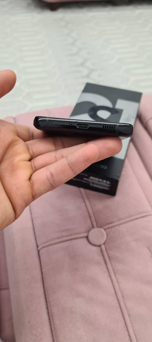 كلكسي s21 الترا فايف جي 
ذاكرة ١٢٨ 
رام ١٢ + ٨ 
نظافة كلش عالية 
الجهاز اصلي مو بالة كارتون مطابق الايمي مالته 
الضبط عربي انكليزي الجهاز كله عربي 
الجهاز فقط الشاشة شوي مرتفعة من طرف واحد بدون تأثير على الجهاز اللاصق مال الشاشة 
ما مفتوح بلادي و لا مبدل كله اصلي 
اكرر الجهاز ما بي شي 
الجهاز غني عن التعريف معروف جداً بمواصفاته و قوته و أدائه 
الجهاز ملحقاته كارتون اصلي مطابق فقط
الجهاز للبيع او المراوس 
السعر٣٤٠   الف 
البصرة السراجي البصرة, العراق


**إذا كنت صاحب هذا الإعلان وتريد حذفه لأي سبب، رجاءا أرسل رسالة إلى الدعم الفني**