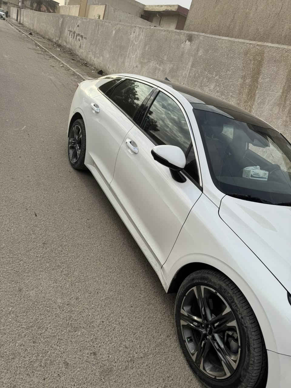 السلام عليكم كي 5 موديل 2023 فول موصفات موصفات خاصه راادر امامي 5 كامرات  مريا شفط 5 نضام قياده كشنات. تدقه تبريد.  بنيد مبدل وسونار موجود ماشيه 52 الف السعر 190$ الموقع بغداد ***********
