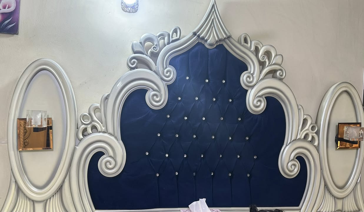 للبيع ⚡️
غرفة نوم عراقيه 
نظيفه بتصميم تركي 
الحجم كبير 
تحتوي ع ٦ قطع 

للي  متهم يراسلني 

بغداد حي العامل


**إذا كنت صاحب هذا الإعلان وتريد حذفه لأي سبب، رجاءا أرسل رسالة إلى الدعم الفني**