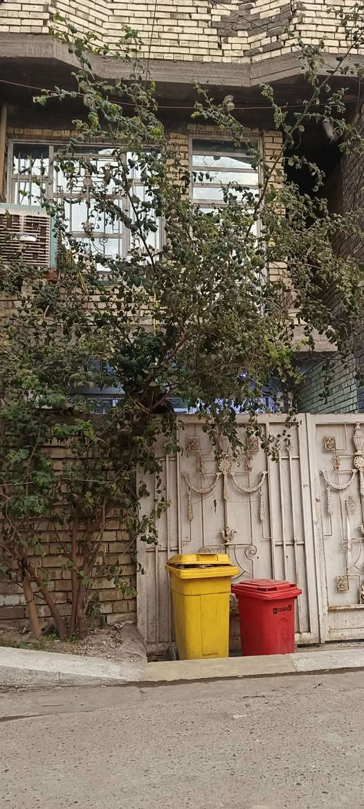 بيت بالاربع شوارع زراعي حجي جعفر ثلاث طوابق خمس غرف وصاله واستقبال للبيع مدخلين هاتف ***********
