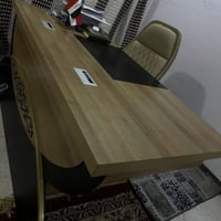 ميز مكتبي • كرسي دوار • استعمال شهر