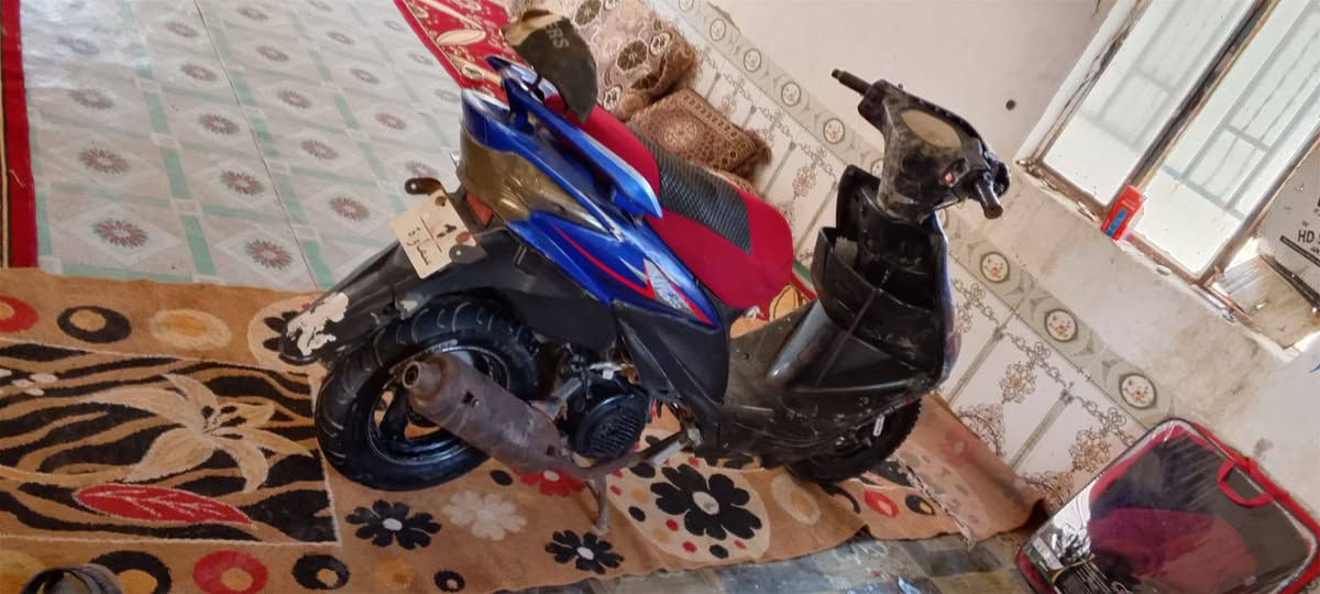 سلام عليكم للبيع دراجه ادرس ماليزي دراجه كامله كل نقص مابيه كهربائيات شغاله سعر 350وبيه مجال قليل مكاني الناصرية قضاء الاصلاح ال خليوي  ***********
