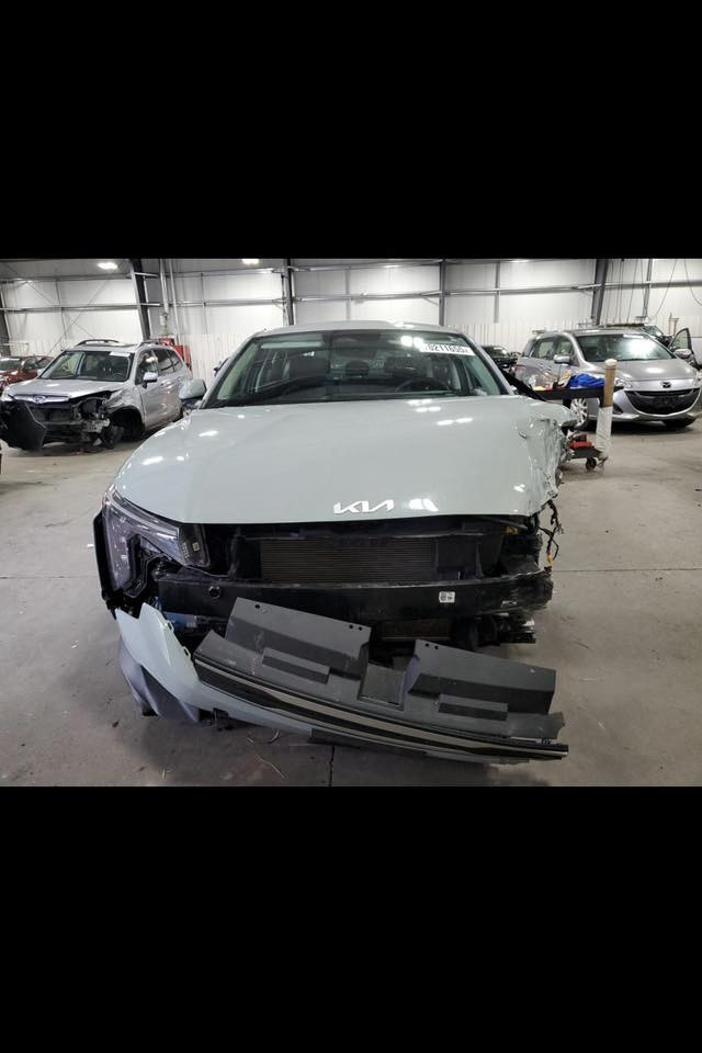 سلام عليكم
LX2025 K4 
ابيعها علئ حادثها 
موعد الوصول 11 /2 
وصول لعقبه 
سعر واصله يوسفيه 120 وبيها مجال 
رقم هاتف ***********
