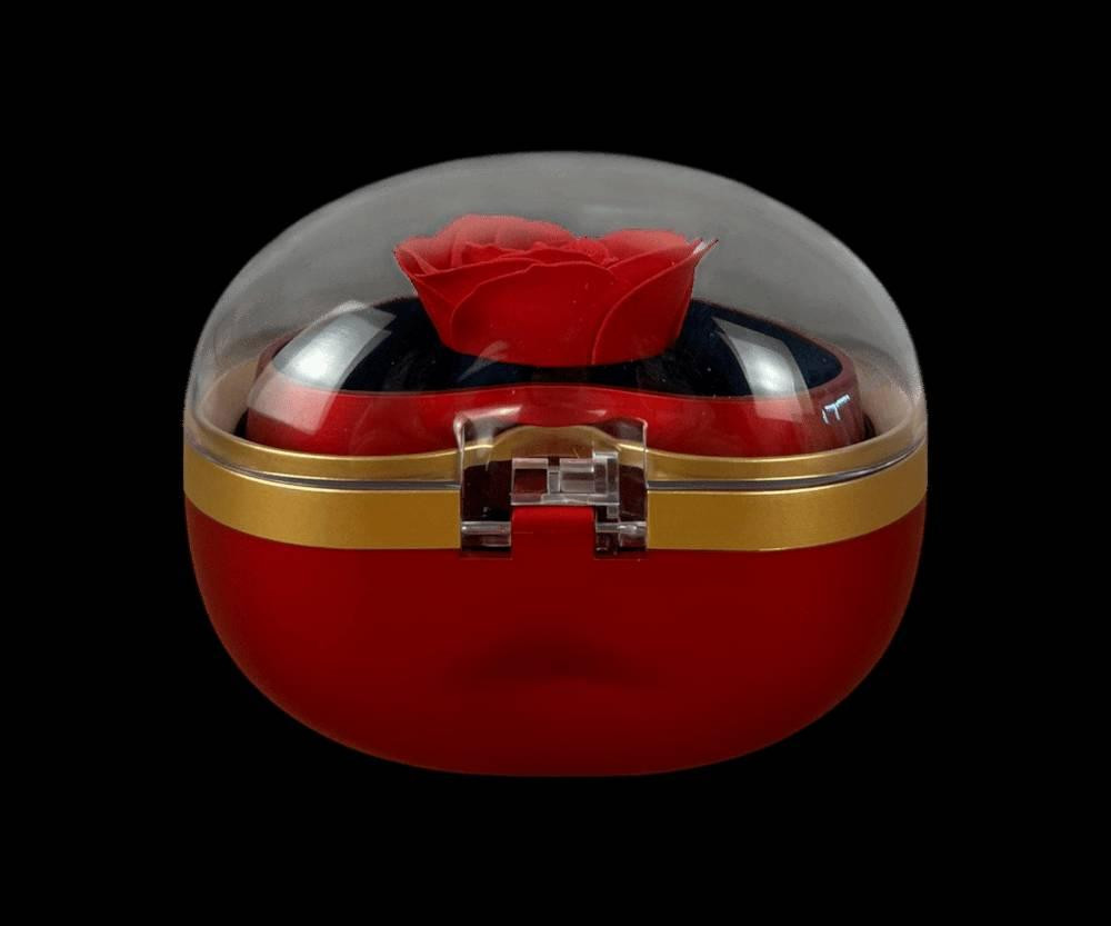 بوكس هدية قلب فاخر مع خاتم قابل للتمديد ووردة ديكورية

الاستخدامات

تقديمه كهدية راقية في المناسبات الخاصة مثل الخطوبة، عيد الحب، ذكرى الزواج، أو أعياد الميلاد.

استخدامه كعلبة أنيقة لحفظ الخاتم أو المجوهرات الصغيرة.

مفاجأة رومانسية تعبّر عن الحب والتقدير بشكل مميز.

مناسب للعرض كقطعة ديكور جميلة داخل غرفة النوم أو على طاولة الزينة.

المميزات

تصميم قلب أنيق باللون الأحمر مع حافة ذهبية فاخرة ولمسة رومانسية جذابة.

غطاء شفاف صلب يتيح رؤية محتوى البوكس بوضوح ويضيف لمسة فخامة.

يحتوي على وردة حمراء ديكورية ثابتة ترمز للحب.

خاتم بتصميم أنيق، قياس 18.75 مم وقابل للتمديد ليناسب أغلب المقاسات.

قاعدة داخلية مخملية سوداء لحماية الخاتم وإبرازه بشكل جميل.

خامات متينة ومناسبة للهدايا الراقية.

يأتي داخل كرتون أنيق مناسب للتغليف والتقديم مباشرة.

محتويات الصندوق

بوكس هدية على شكل قلب مع غطاء شفاف.

وردة ديكورية حمراء داخلية.

خاتم قابل للتمديد.

بطاقة معايدة داخلية أنيقة.

الملاحظات

قياس الكارتون:

- الطول: 12.5 سم
- العرض: 11 سم
- الارتفاع: 12 سم

قياس الخاتم: 18.75 مم – قابل للتمديد.

لون وتصميم الوردة ثابت كما هو موضح في الصور.

المنتج مناسب للإهداء مباشرة دون الحاجة لتغليف إضافي. بغداد, العراق


**إذا كنت صاحب هذا الإعلان وتريد حذفه لأي سبب، رجاءا أرسل رسالة إلى الدعم الفني**