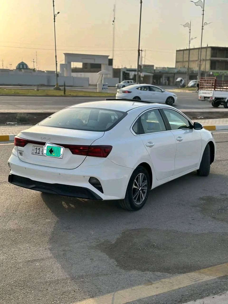 سلام عليكم سيراتو خليجي مكفوله كفاله عامه لا فتح ولا تبديل ولا صبغ على وضع الشركه 
موديل 2022 مداور ثاني يوم 
مواصفات فول
فتحه سلايت
حساس خلفي
شاشه جبيره
كامره دواره خلفيه
تبريد قطعتين
داخل لونين
كشنات مخمل
مكينا 1600
سيارة جديدة كله على وضع الشركه السعر 165  وبيهه مجال 
رقم بغداد انكليزي
للاستفسار الاتصال على الرقم ***********
