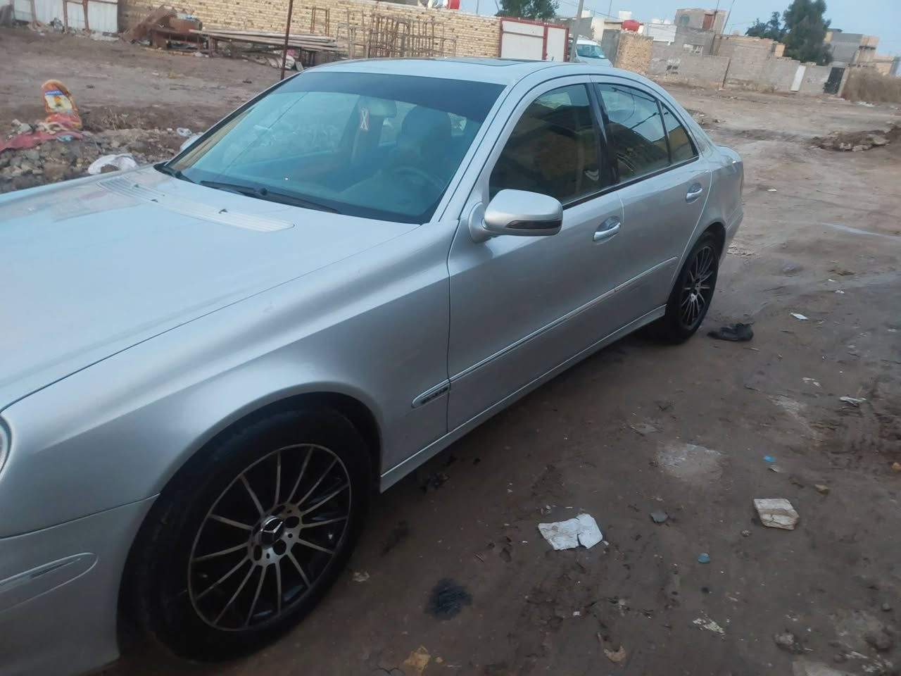 للبيع مارسيدس e200  موديل  2008  رقم أربيل  سيارة جاهزة من كلشي
تحويل او وكالة  فتحت سقف  كشنات جلد كهرباء شاشة عرض محرك بلادي ٤ سلندر  توربو  السعر 135   وبيها مجال 
للاستفسار *********** 
غير متواجد على الفيس
