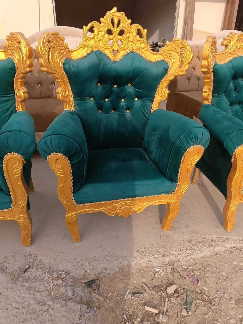 تخم زان مصري للبيع وبسعر مناسب  مع جراجيب باب خشب مع مكتبه صغيره رقم الهاتف ***********
