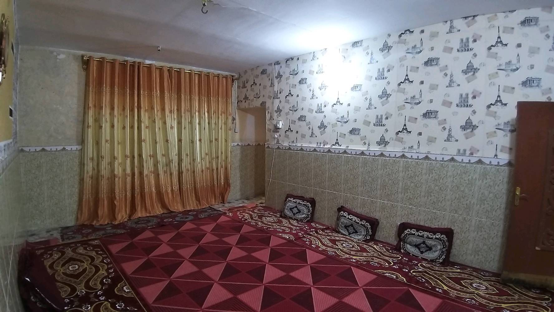 دار للبيع المساحة 200 متر المكان دور العمال قرب تارتان ليفربول للاستفسار الاتصال ***********