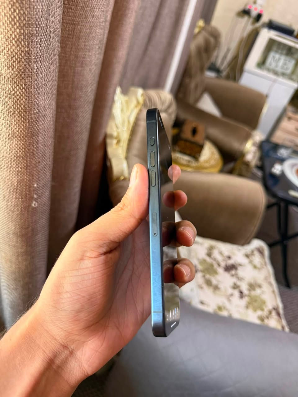 ايفون 15 برو ماكس ذاكره 256 بطاريه 83 دبل شريحه جهاز وتر بروف ميعبر هوه ابد نضافته 100/100 مابي ولا شخط سعره 1050 بيه مجال عنوان اليرموك بغداد ***********
