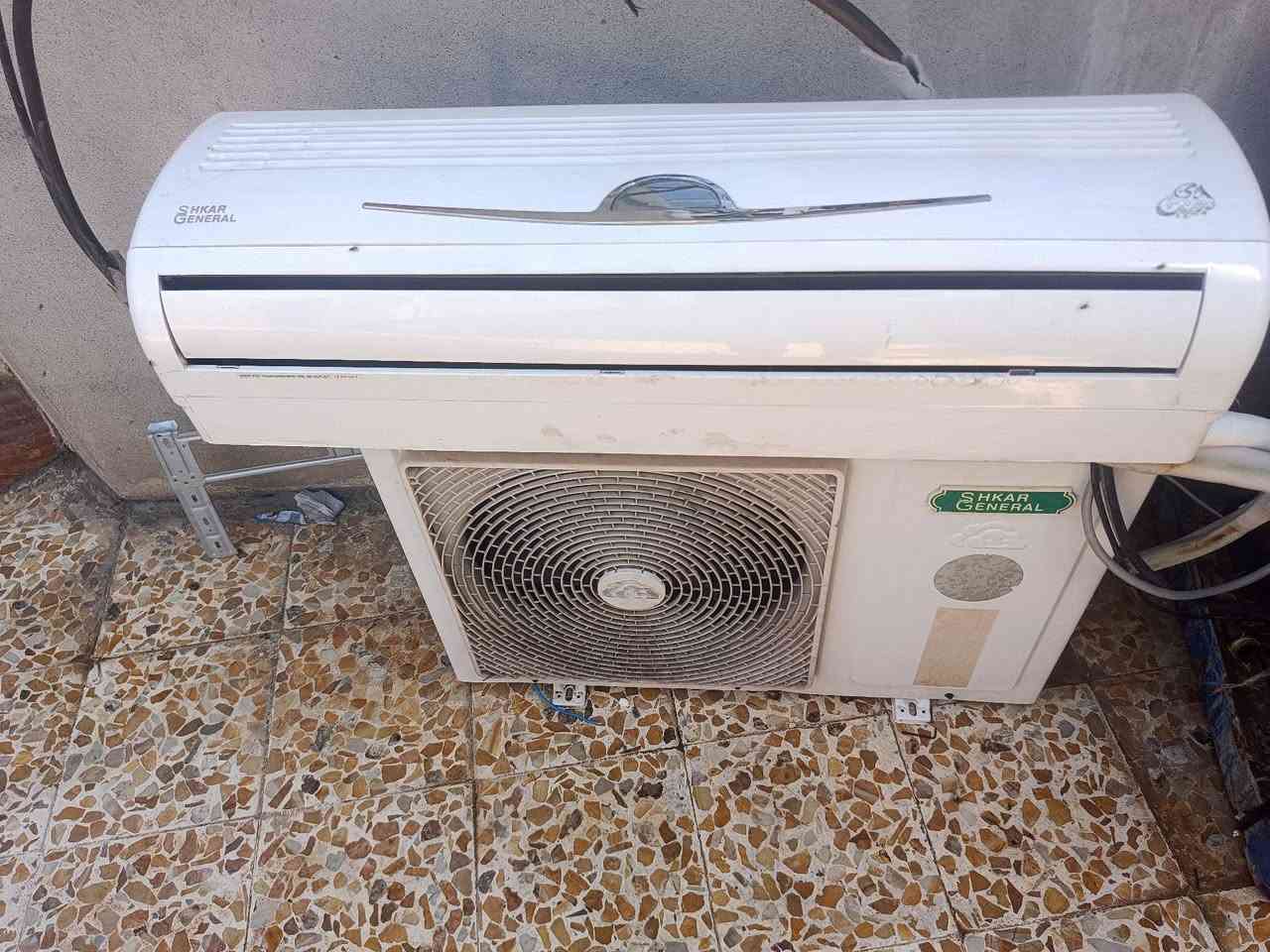 سبلت نوع شكار تايلندي طنين 
شرط الشغل مع كامل ملحقاته
السعر ٣٥٠ قفل 
***********
