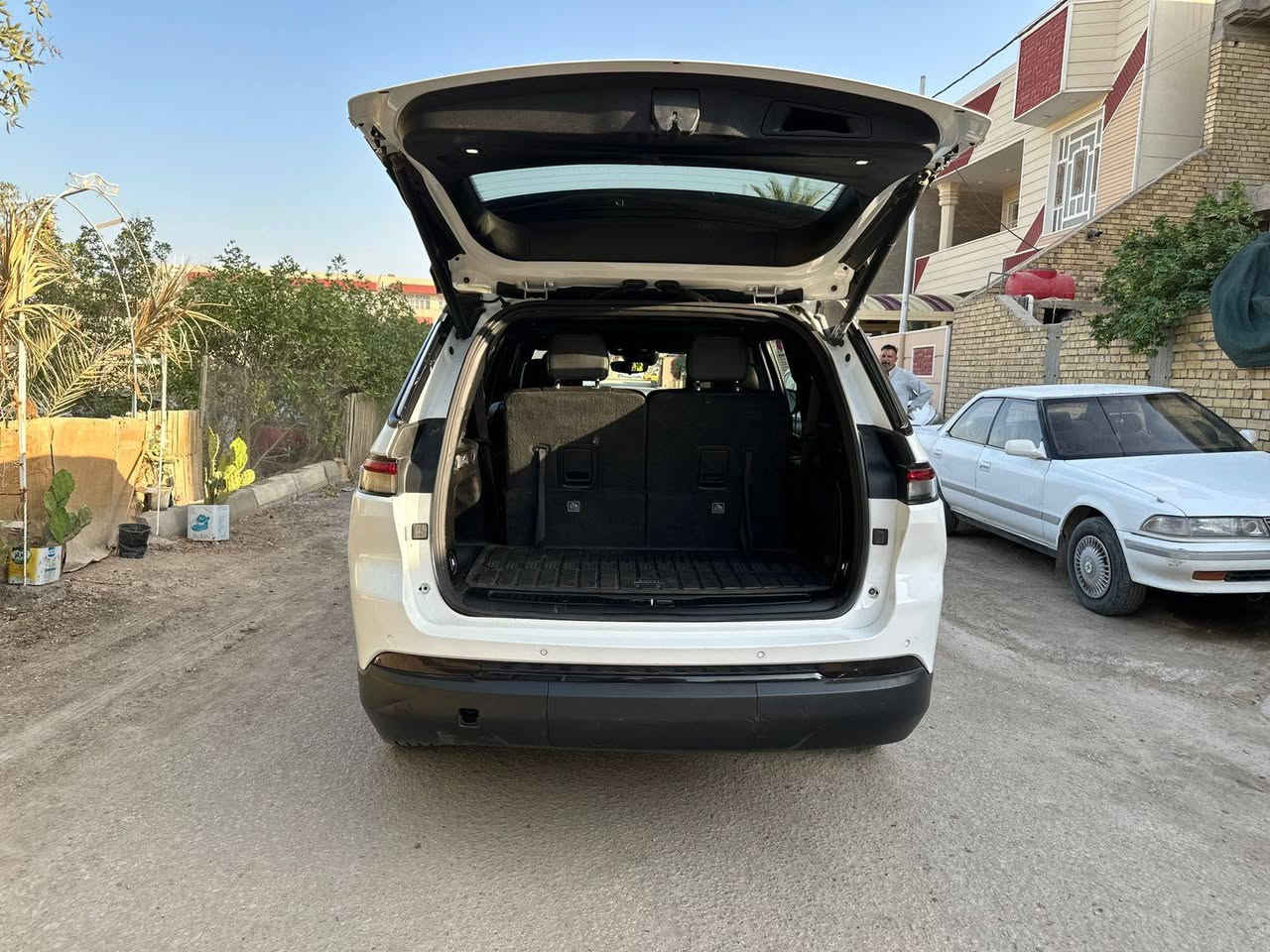 السلام عليكم 
للبيع جيب لاريدو موديل 2023
محرك 3600 V6
سياره مرقم بغداد 
 جديده أحلا من صور بهواي 
ماشية 31
مواصفات السيارة
* تشغيل عن بعد
* ردارات جانبية
* رادار امامي
* رادار خلفي
* حساسات خلفية
* توقف ذاتي
* كاميرا دوارة
* نقاط عمياء
* تحديد مسار
* قيادة شبه ذاتية
* كروس سرعه
* سايد بريك بصمة (كهرباء)
* ويل 20 
* شاحن لاسلكي
* ابل كار بلي
* كشن كهرباء
* هيترات بلكشن
* هيتر بالستيرن
* كشن خلفي منفصل Vip
* تبريد 3 قطع 
* صندوك كهرباء
* سياره 7 راكب  منفصل 
* فتحه سقف 
* لايت زينون بلادي
السيارة حادث جانبي  
بيبان 2 امبدل نفس لون 
جاملغات خلفي وامامي صبغ
مكان السيارة بابل
سعر 240 وبيه مجال 

الاستفسار 
***********
