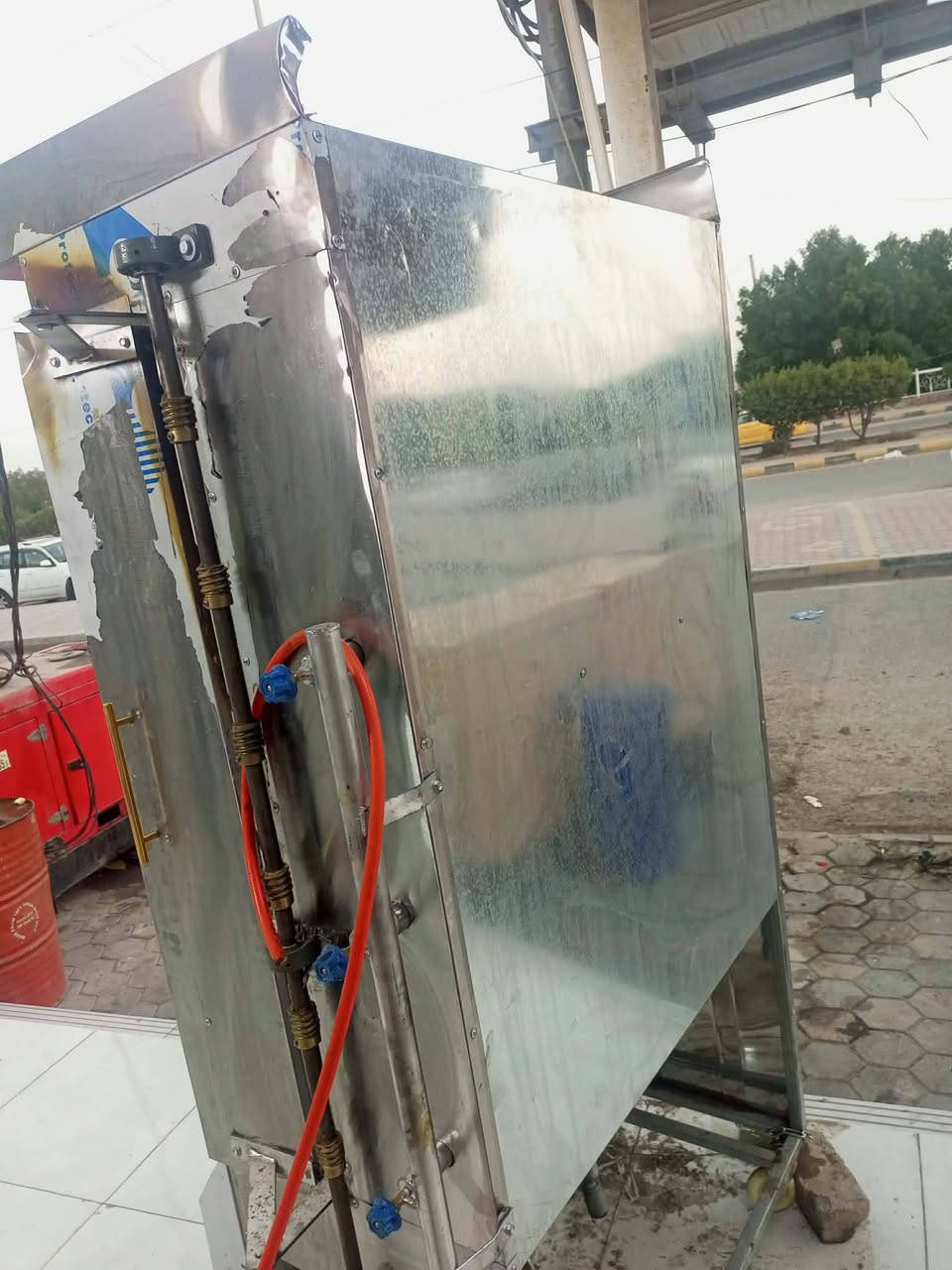 سلام عليكم شوايه دجاج للبيع جديده تفصال مستخدمه يومين وعارضها للبيع 400 وبيها مجال انا ماخذها 550  العنوان داموك لا يوجد الخاص اتصال بس على الرقم فقط ***********
