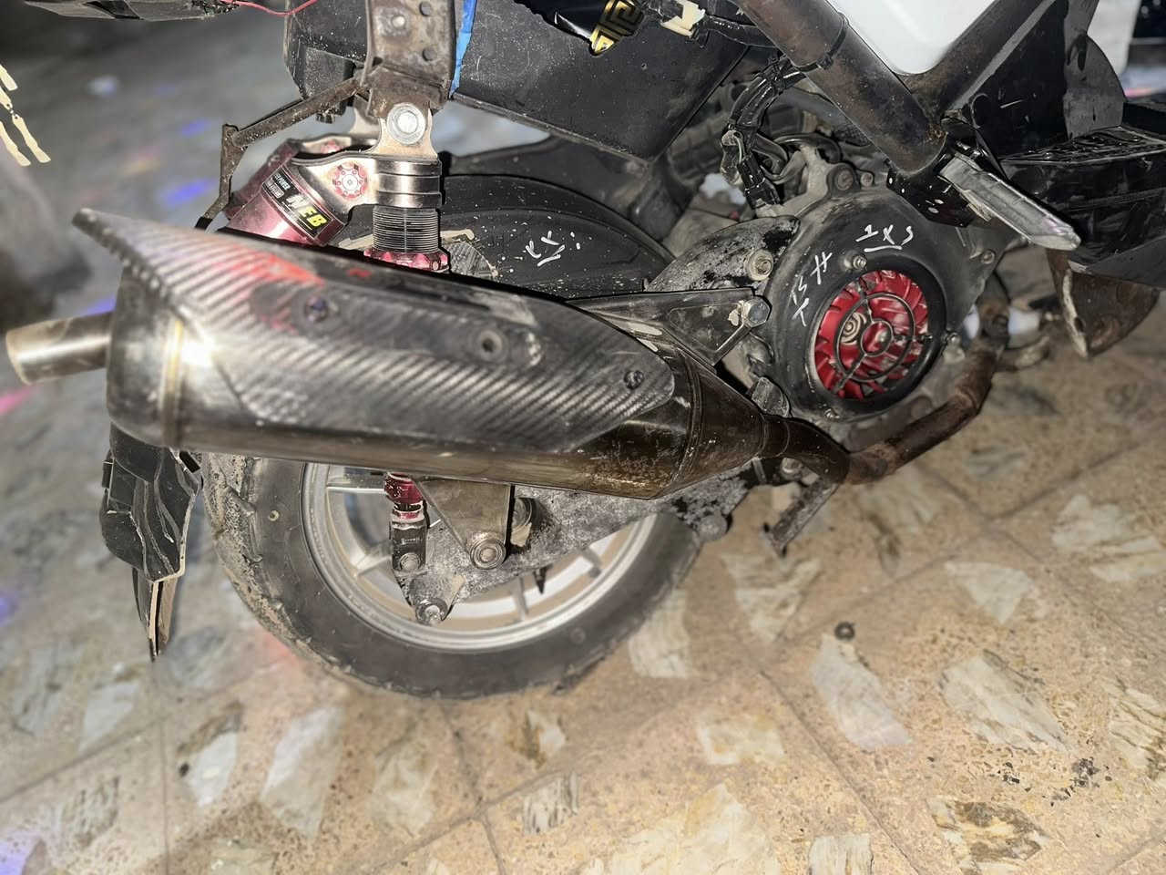 سلام عليكم صلانصه تشتغل سكنس عام 140
! اصليه !
كدام شوفه صوته حلوه بوشه واحده و توصيل موجوده
وتساب موجود ***********
