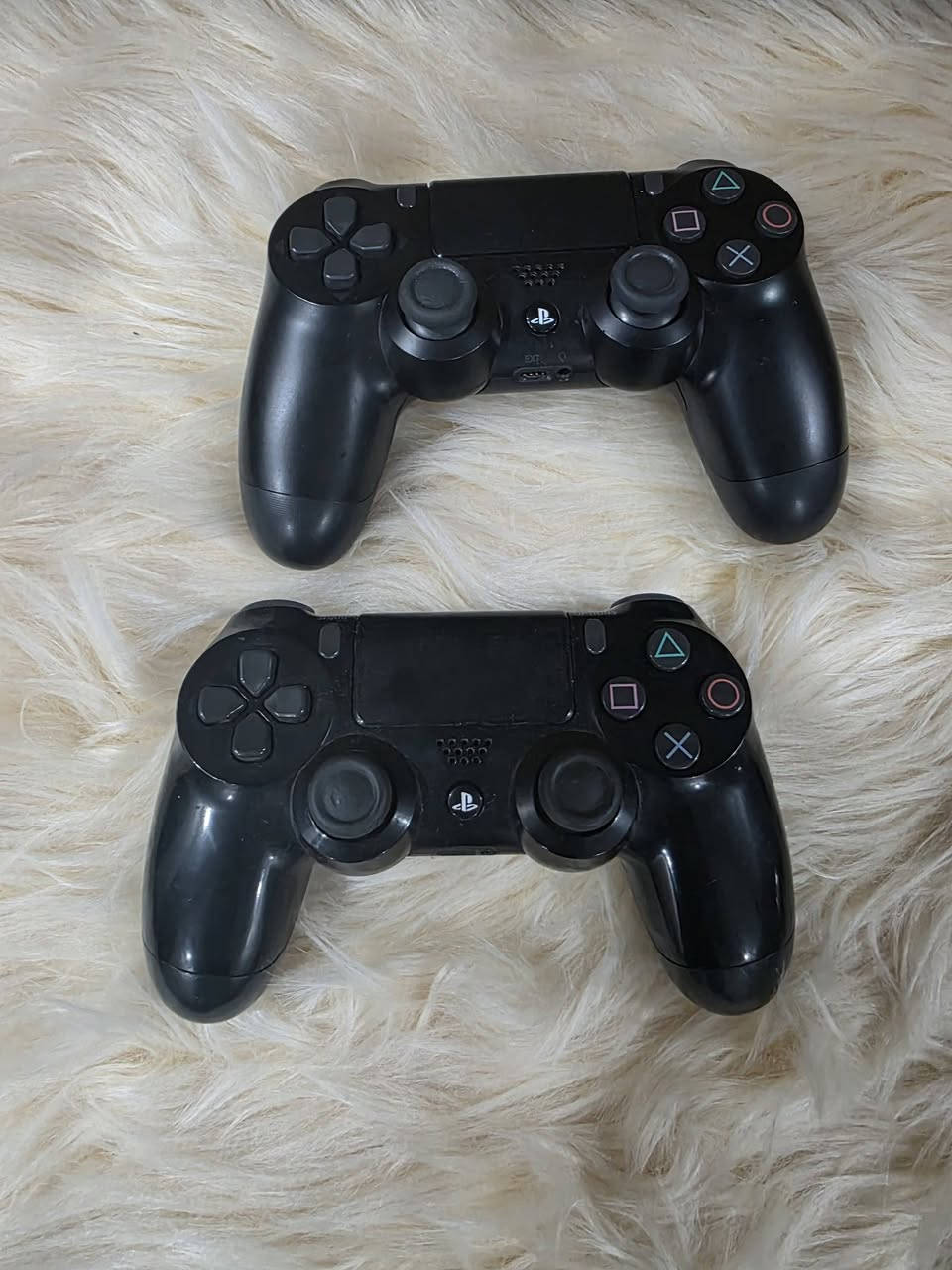 Ps4 للبيع مهكر
نظام 9.00 
حجم 1 تيرا. جهاز نظيف استخدام قليل غير مفتوح
العاب من اختيارك 
اربعة يدات اصلية اكرر اصلية مو تجارية نظيفه تفاصيل و صور الجهاز تجي خاص 
سعر الجهاز 400 الف قفل مكاني الموصل العاجبة يتفضل خاص


**إذا كنت صاحب هذا الإعلان وتريد حذفه لأي سبب، رجاءا أرسل رسالة إلى الدعم الفني**