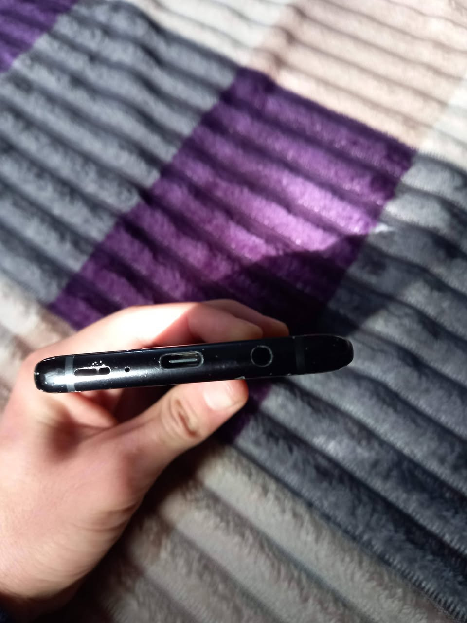 لبيع جهاز S9 Plus 
نسخه أمريكية معرب بي لغة عربية 
معالج كوالكوم سنابدراجون 845 (Qualcomm Snapdragon 845) ثماني النواة بتقنية 10 نانومتر
معالج الرسوميات (GPU): Adreno 630
شاشة 6.2 بوصة Super AMOLED
بطارية 3500 مللي أمبير
دعم بطاقة ذاكرة خارجية (microSD
الكاميرا الخلفية: مزدوجة 12 ميجابكسل (OIS، فتحة متغيرة f/1.5-f/2.4) + 12 ميجابكسل (زووم بصري 2x)
الصوت: سماعات ستيريو AKG، منفذ 3.5 ملم
المنافذ: USB Type-C
ذاكر 64 كيكا 
عشوائيه 6
وباقي التفاصيل بل صور مثل ما موضح 
سعر: 80 الف


**إذا كنت صاحب هذا الإعلان وتريد حذفه لأي سبب، رجاءا أرسل رسالة إلى الدعم الفني**