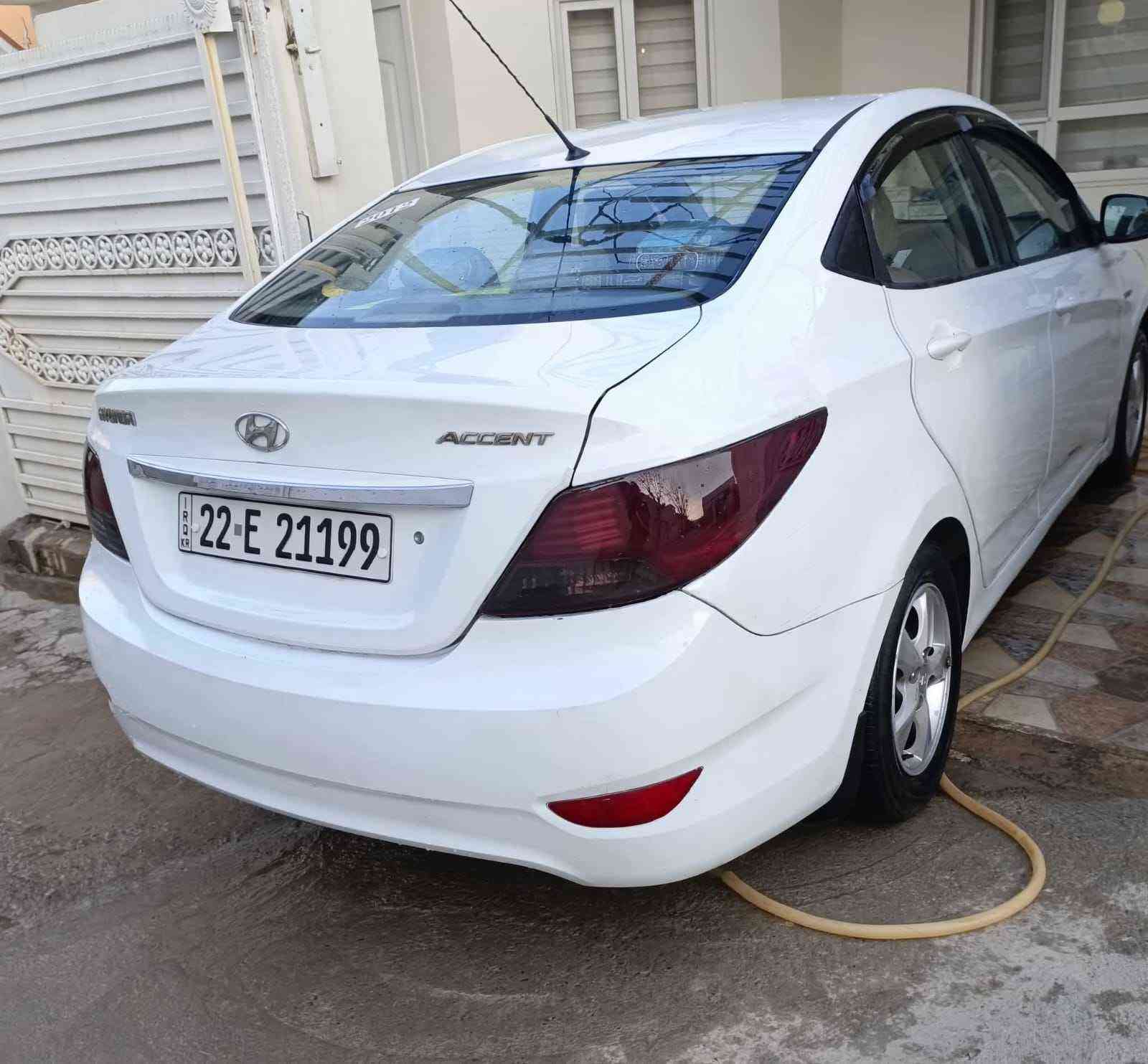 هوندا اکسێنت مۆدێل 2012
کێر تۆماتیك و عادیە مەکینە16ی گەورەیە
ناوزەردە وچام کارەبایە گێر و مەکینەی بەشەرت مەکینەی نەکراوەتەوە رەقەم باریکە سەنەوی و هەزەی نوێیە
جەمپێکی خەفیفی پشتی هەیە پێشی کەپسە پارچەك و هەردوو دۆسەی سبوغە سعری 99 مەجال 
بۆ پەیوەندی***********  
*********** ڤایبەر شقلاوة, أربيل
