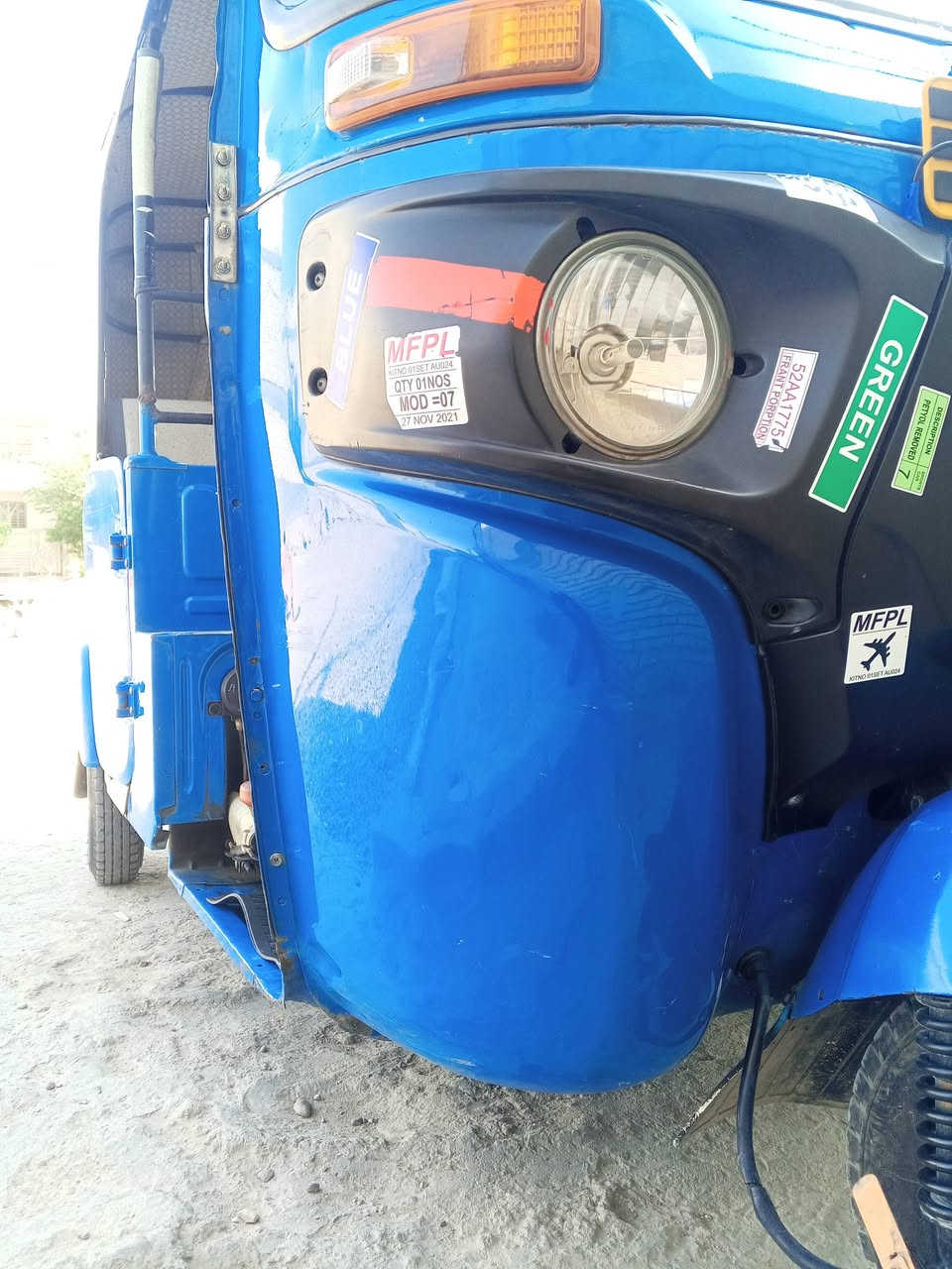 السلام عليكم ورحمه تكتك رقم وسنويه لون ازرق مميز 21 كلش نضيفه دوس معمره فقط مكاني الغزاليه سعر 7800 بيه مجال ***********
