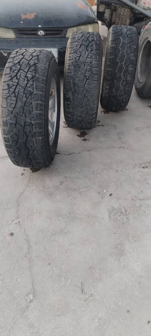 سەرەتا بەناوی خوای گەورە ئەم تاقمە تایەو ویلە بۆفرۆشتن پێنج تایەوویلی مۆنیکا قەتەری بۆفرۆشتن بەشەرتی بیعەیبی  سعری300هەزارە / شوێن سەیدسادق ژم ***********
