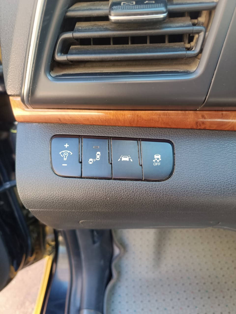 سياره النترا 2019 وارد امريكي حادثها البيند مبدل فقط السياره ليبل واحد
فول موصفات السياره ماشيه 128
محرك 2000 دوش كير ايتي مكفولات من الفتح والصوت والتنقيص 
شادلها منضومة زنون جامه جديده باتري جديد 
تخم تاير جديد مصفره هيئة وغرامات 
رقم بغداد بسمي 
***********
