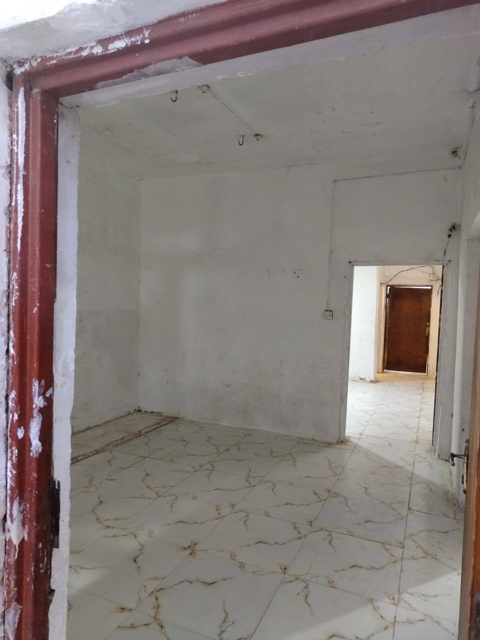 السلام عليكم بيت للايجار ٢٠٠ متر طابقين ٤٥٠ الف ٤ غرف نوم ومطبخ واستقبال وصاله وحيات وطارمه حي الميلاد قرب شارع مزرعه سيد علي قرب المدارس ***********
