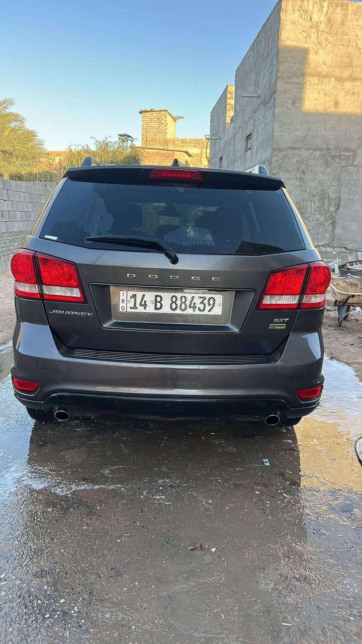 السلام عليكم انا مكلف بالنشر
دودج جورني موديل 2017 باسمي سنوية لغاية سنة 2029 

مصبوغة حزام اثر تخريب ما بيها ضربة فقط دوسة هنا بالعراق 
سعرها 125 
محرك 3.6   6 سلندر 
كير و محرك مكفول 
تخم تاير و بلكات و ادامة جديدة 
رقم بصرة 
عنواني البصرة / الهارثة 
رقم الهاتف ***********
