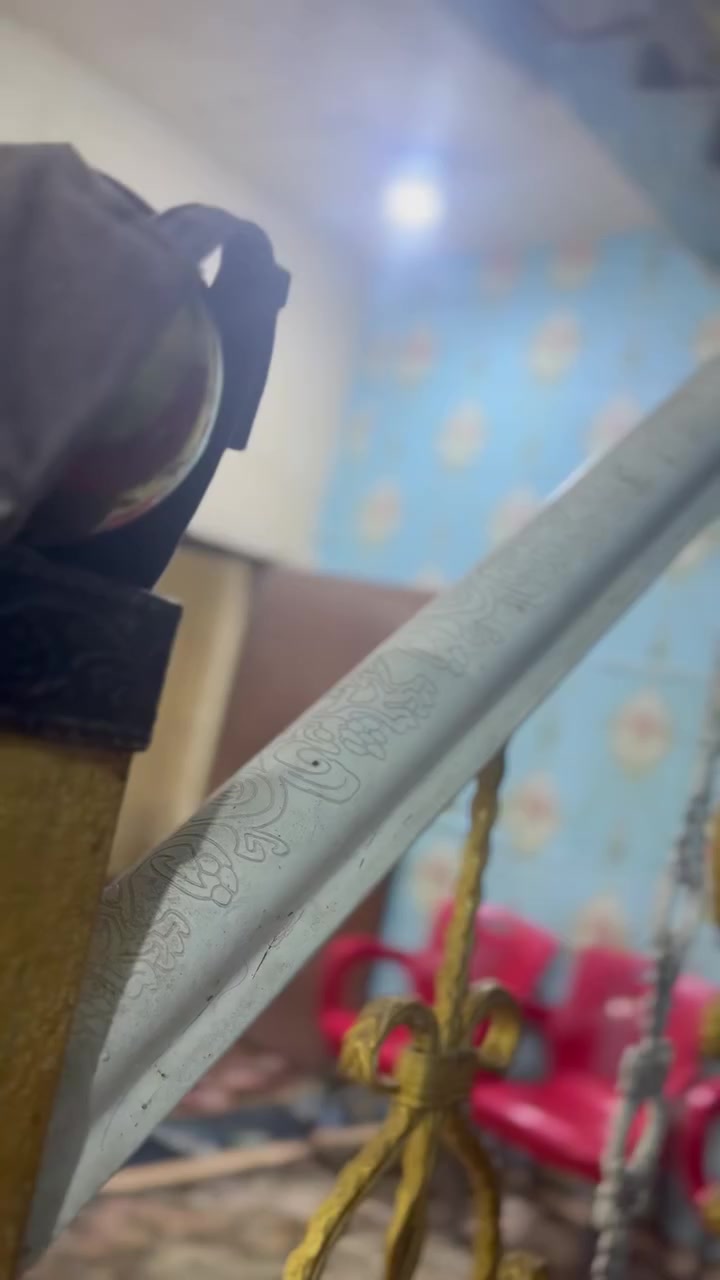 السلام عليكم
بيت مساحته 150م  بشارع النفط (حي الجوادين)بصف شارع أسواق حسين خيري قرب محل صالح أبو المولد البيت يتكون من غرفه واستقبال وصاله ومطبخ وتواليت خارجي وحمام داخلي كما موضح بل صور والفيديوهات السعر : 21 مليون بي مجال قليل وتدللون بيت نضيف ومرتب وهذا الرقم *********** اتصل أو ادخل خاص
