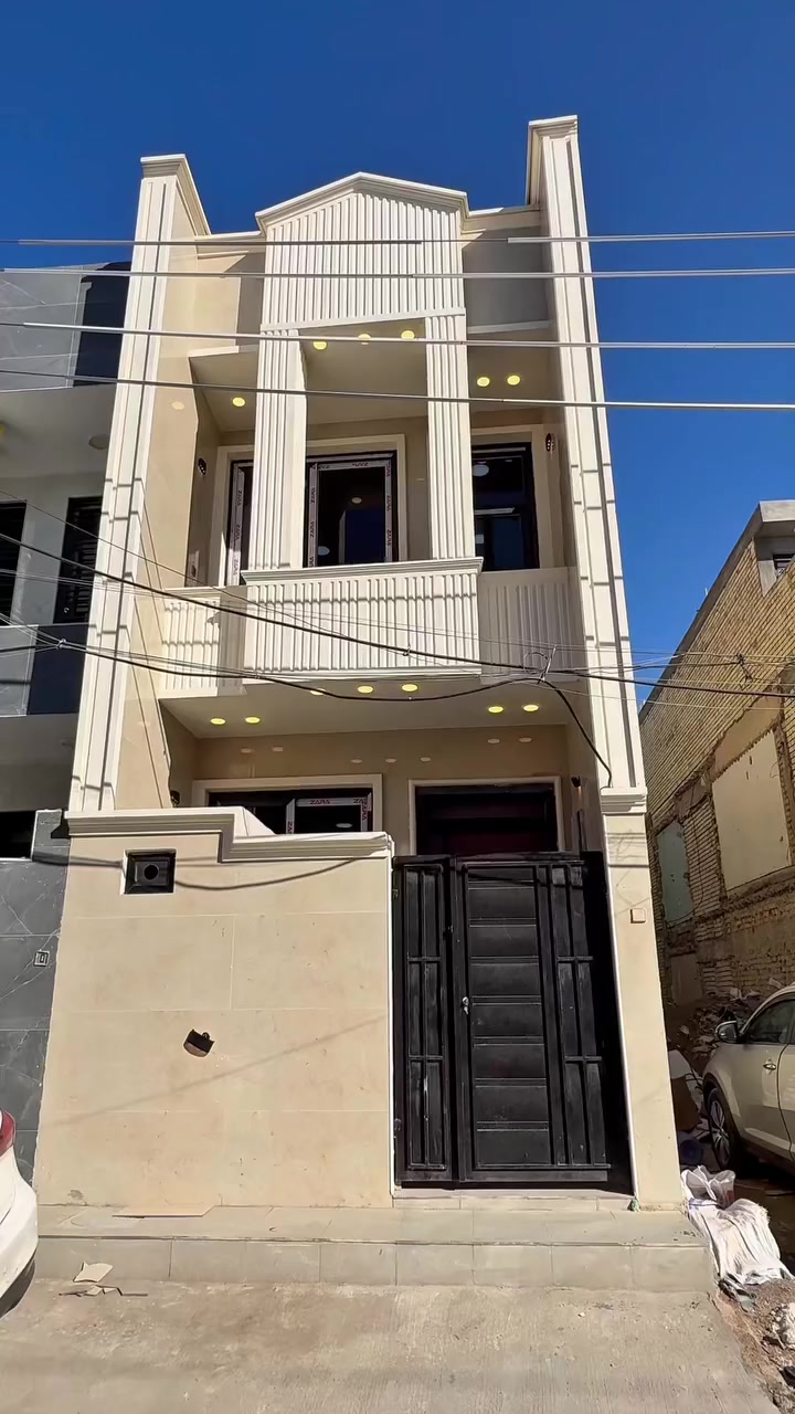 📢 إعــــلان … للبيع بيت مميز في الغزالية 🏡
📍 الموقع: الغزالية – شارع مدير الأمن قرب شارع المدارس

📐 المساحة: 80 متر

🏗️ البناء: حديث 2025 – درجة أولى من الأساس

🔹 المواصفات الداخلية:

 • صالة 

 • مطبخ

 • 🛏️ غرف نوم عدد (3)

 • 🚿 صحيات عدد (3)

 • 🧱 بيتونة كبيرة

 • 🌤️ منور

🔸 المواصفات الفنية:

 • أرضيات بورسلين ممتاز

 • شبابيك ألمنيوم 

 • الأبواب الداخلية: تركية

 • الباب الخارجي: قاصة تركي

 • ❄️ نظام سبالت دفن

 • 📹 نظام كاميرات مراقبة – مخفية (دفن)

 • 🌐 إنترنت أسلاك دفن مجهز بالكامل

🏡 البيت جاهز للسكن وقريب من الخدمات والمدارس

📞 للاستفسار:

***********

***********
