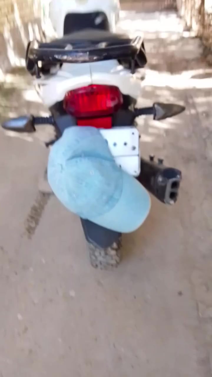 السلام عليكم دراجه  RK مكينه مكفوله نقص دشبول والصفاحيات والمازده الاماميه الدراجه مرقمه مرقمه رقم بغداد مميز  سنويه لل28تحويل بأسم الشركه التحويل السعر مليون و100الف وبيه مجال للشراي عنواني كراده أو سيديه للاتصال ***********
