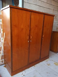عرض خاص كنتور ثلاث ابواب خشب ثكيل درجه اولى نضيف جدا سعرو 130 ألف اتصل...