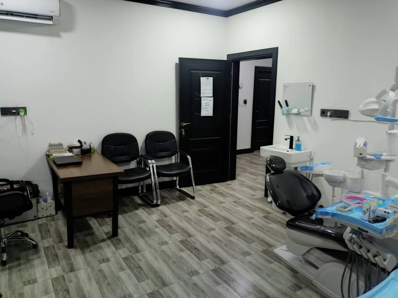 تعلن عيادة طب الأسنان في الرشيدية مجاور مدرسة الوسام الابتدائية فوق الالبسة باريس في السايدين شارع العام @@ يوجد لدينا اشعة لي فحص الأسنان @@ وأيضا يوجد لدينا حشوات تجميلية وتلبيسات اسنان وطخم اسنان ثابت ومتحرك وأيضا يوجد لدينا حشوات الجذور @@ وأيضا يوجد تقويم الأسنان @@ وزراعة الأسنان @@ وأيضا يوجد لدينا تنظيف وتبياض الأسنان وبي اسعار مناسبة جدا @@ يكون دوام العيادة كافة أيام الأسبوع عدا الجمعة عطلة العيادة @@ للحجز والاستفسار الاتصال على الرقم التالي *********** @@ يكون دوام العيادة من الساعة الثالثة ونص عصرا الى الساعة السابعة ونص مساء
