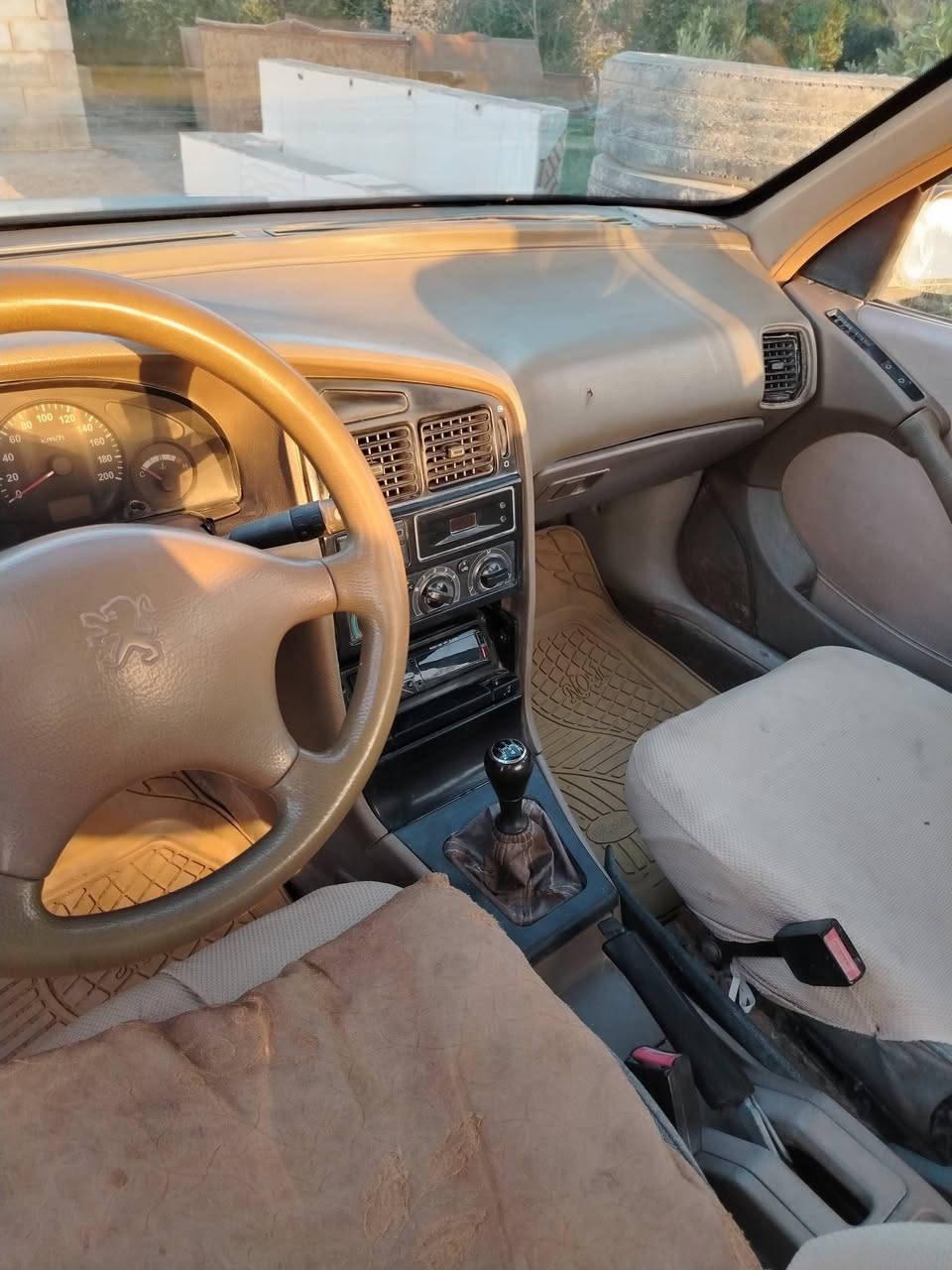 سلام عليكم  بيجو  405 جي ال اكس
موديل  ٢٠١٠ مكفولة من الضربة
كير مكينة  حدادية جديد
التبريد عوزة كمبريسر 
رقم قادسية انكليزي   بسمي. 
  ***********   مكاني  الدوانية
السعر  ٢٦ وبية مجال قليل
