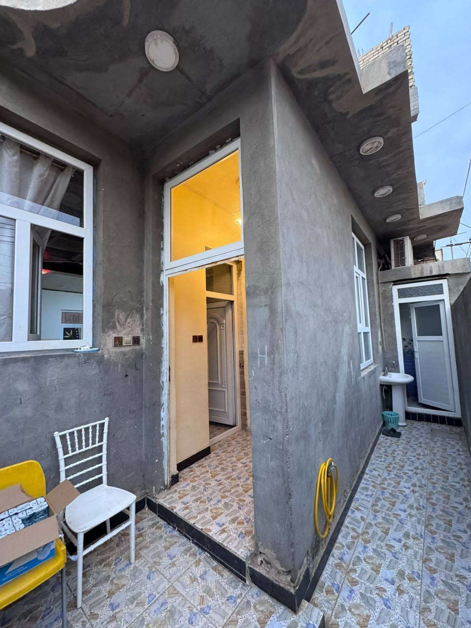 #دار_للايجار_في_ام_الخيل_شارع_السكة_الدار_بناء_حديث

تفاصيل الدار #مؤثث_نصف_اثاث
#مساحة125الدار_ركن

#الطابق_الارضي_غرفة_مطبخ_صالة_استقبال_صحيات_داخلية_خارجية
#الطابق_الاول_غرفة_نوم

للاتصال والاستفسار اكثر
***********
