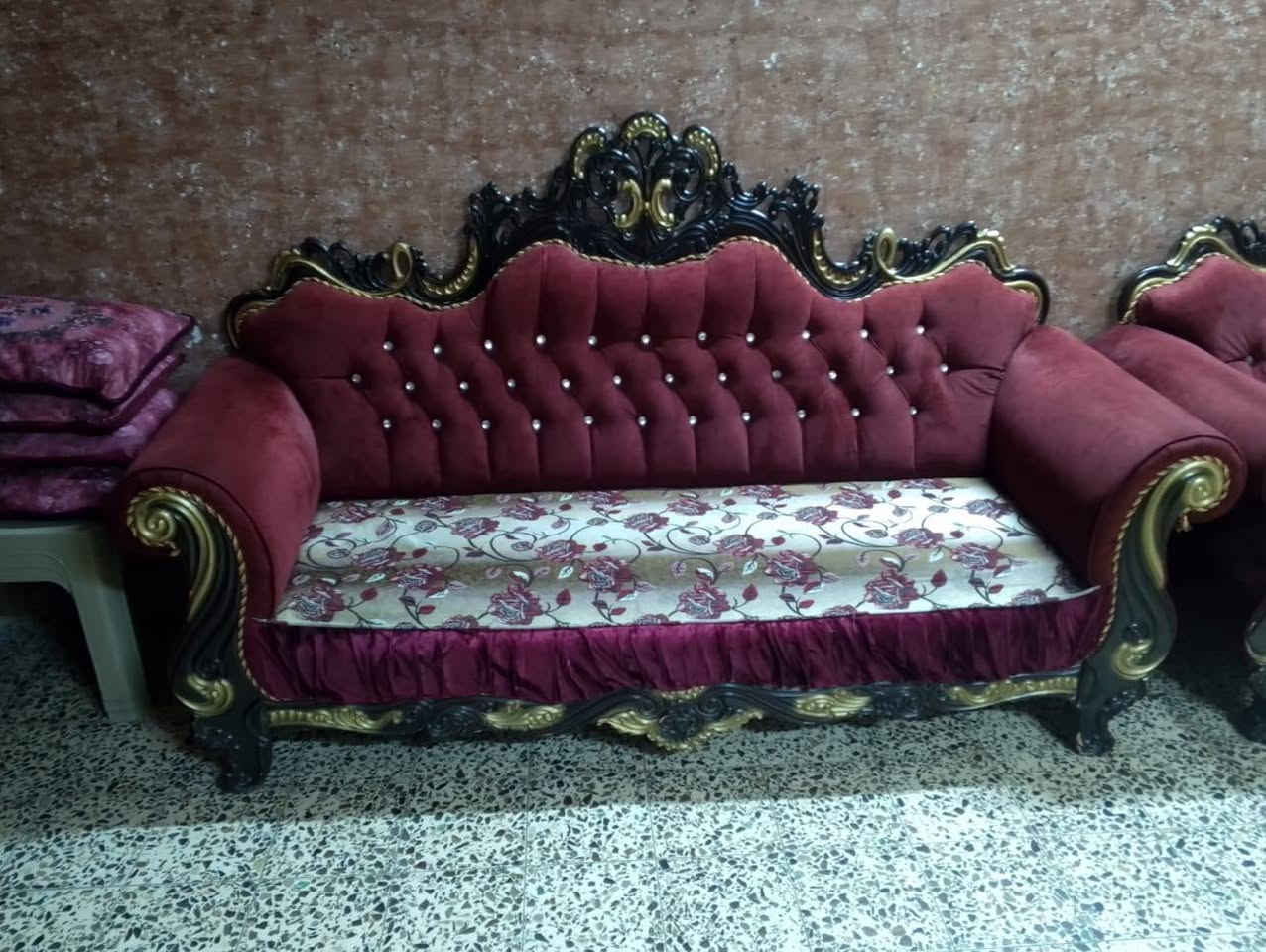 السلام عليكم تخم قنفات 10 مقاعد للبيع نضيف جدا العنوان بغداد للاستفسار الاتصال على الرقم *********** او مراسلة الصفحة

