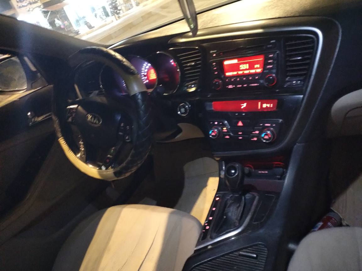 سلام عليكم/ سياره كيه اوبتيما موديل 2011 مكينه وكير وحداديه وكهربائيات كله جاهز وجديد سياره بس جفيه بيها وبس وابو الوكاله بالناصريه موجود /// سعرها 70 ورقه وبيها مجال بسيط للشراي وانا خادم *********** ناصرية, ذي قار
