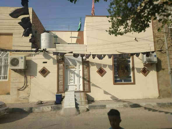 بيت في حي الشهداء شارع النص على ايدك اليمنى أول بيت مساحته 123 كونكريت السعر 180بي مجال الإستفسار الاتصال على الرقم  ***********
