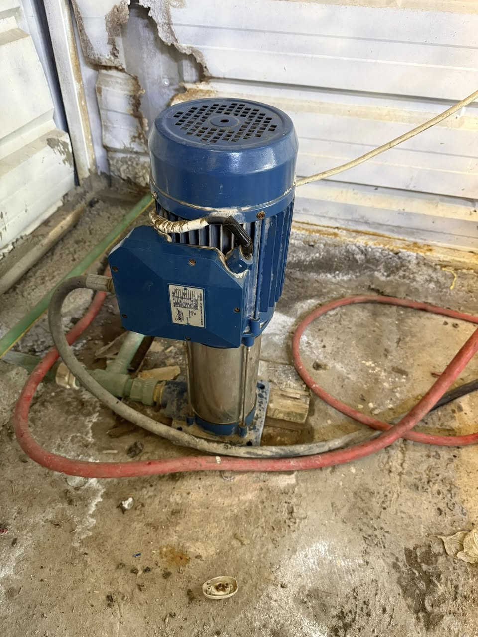 سلام عليكم.   للبيع  جك 3️⃣ طن مستعمل  شهر وماطور غسل  8️⃣ بشارات إيطالي ويا صوندة بس مزروفة طول. صوندة 🔟 أمتار مكان بغداد الحسينية/. مال راشدية ***********
