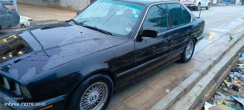 سلام علايكم بي ام 525 كبس فانوس كير توماتيك فتحه بل سقف رقم نينوى الماني صاحبها الشرعي موجود بل موصل شرط التحويل مكان السياره حي الشيماء السعر٥٠وبيها مجال الطيبين ملاحضه السياره يرادلها باتري وترتيبات بصيطه 
***********
