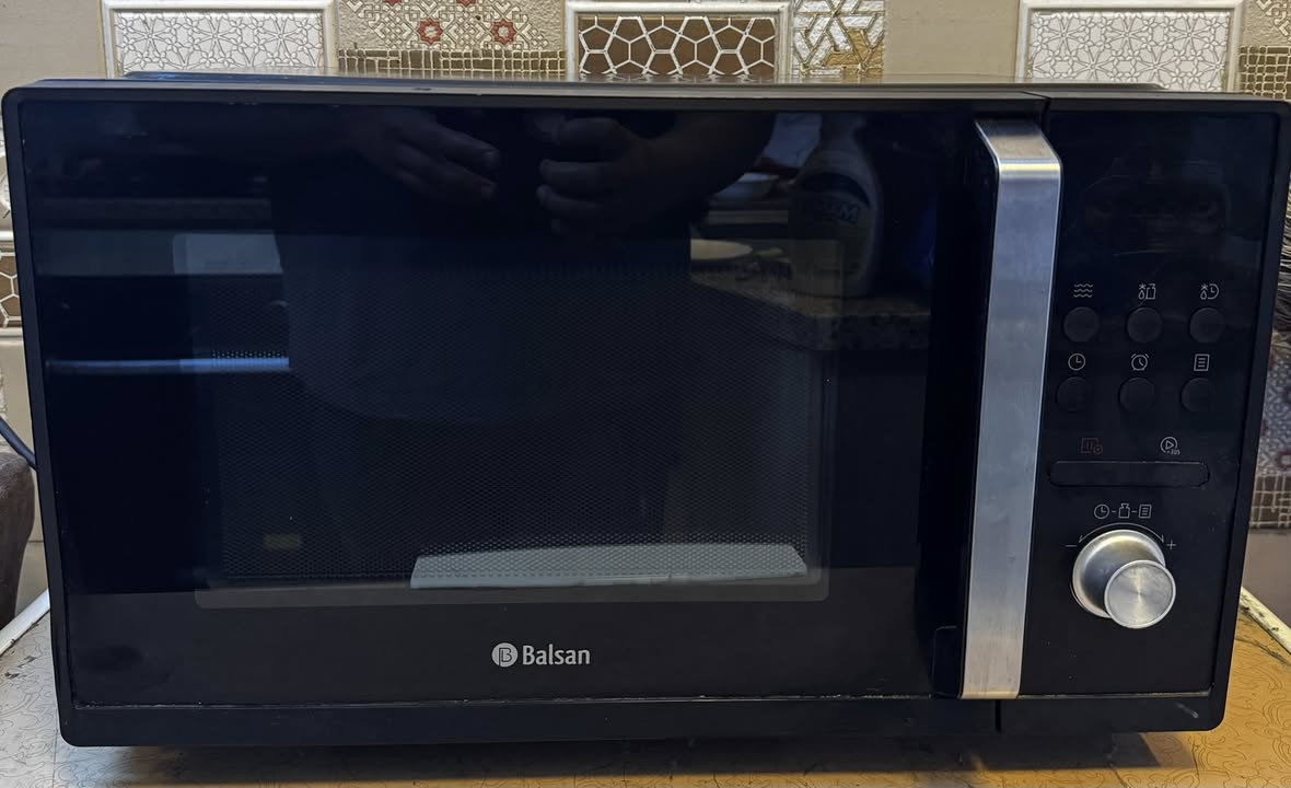 شاشة 55 تفاصيلها بالصورة 300 الف 
مايكرويف جديد 75 الف 
راوتر 40 الف 
الي يأخذ الأغراض كلها ما نختلف


**إذا كنت صاحب هذا الإعلان وتريد حذفه لأي سبب، رجاءا أرسل رسالة إلى الدعم الفني**