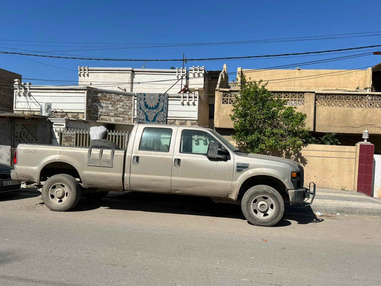السلام عليكم فورد F350  موديل 2009 باسمي رقم اربيل بيها مكينة كايمه السعر 80 وبي مجال للاستفسار ***********
