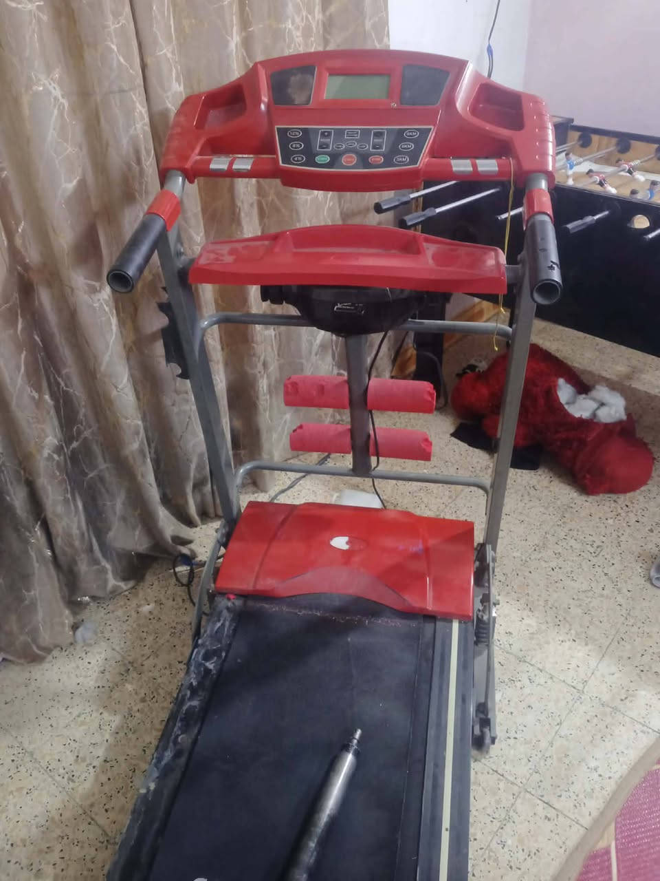 السلام عليكم جهاز جري جبلية  استعمال قليل بيهه خلل بس تبديل البوري الي بصوره  تحمل وزن 120كيلو ب175وبيه مجال للشراي الجاد *********** 
عنوان بغداد الدوره ابو دشير 
شغاله بس الدوري يرادله تبديل
