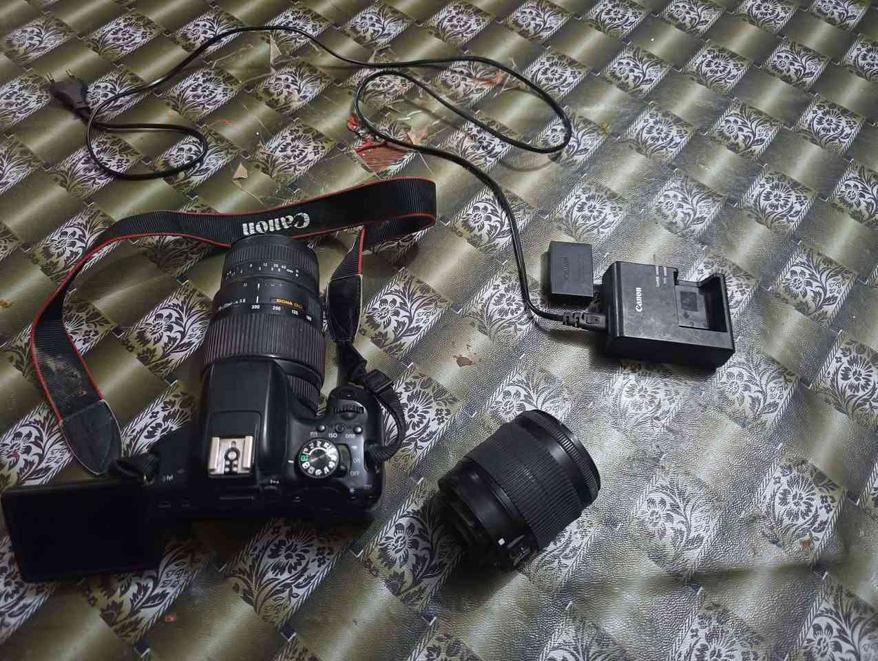 السلام عليكم كاميرا للبيع 750D السعر 350 وبيها مجال ***********
