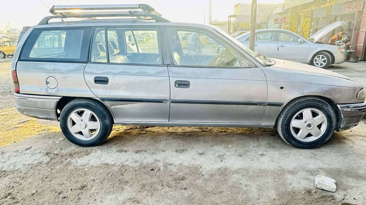 سلام عليكم للبيع أوبل استرا ستيشن موديل 1995محرك 2000 كير اتماتيك وارد ياباني تخم تاير ويل كب رقم بغداد مشروع وطني باسمي شرط التحويل السيارة بلاديةالسعر42وبيهة مجال قليل ***********
