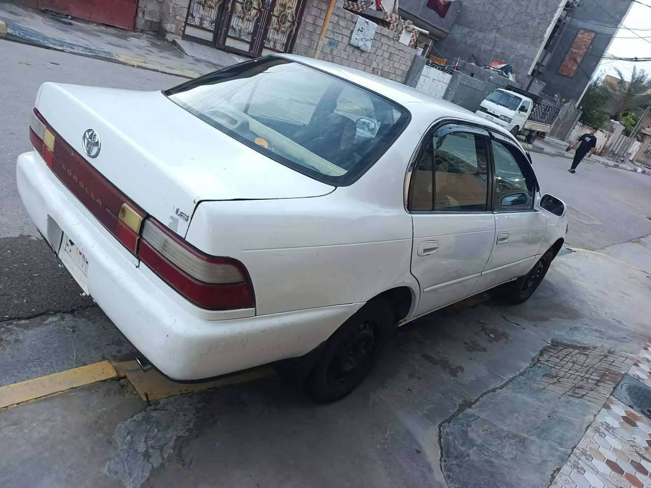 سلام عليكم عندي كورلا للبيع موديل/1994/سياره أحله من صوره لون ابيض مكان/واسط العزيزية/دوشمه جديده السعر (53) الاستفسار/***********/
