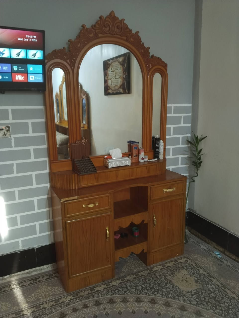 السلام عليكم غرفه اخشاب للبيع نضيفه
السعر ٥٠٠ وبيها مجال الغرفه  نفسها لي بلصور بس زاويه مابيها 
مكاني بابل سكندريه *********** متواجد واتساب
